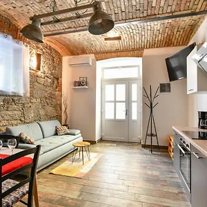 apartment-rosenberger-opatija-center-with-parking.in-istria.net/