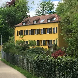 Zentrumsnahe Dachwohnung In Grüner Oase Lauf an der Pegnitz