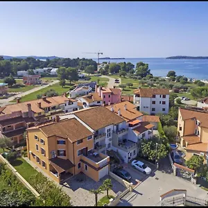 apartments-mirjan-2000.in-istria.net/